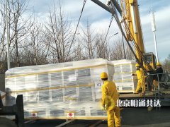 如何評估搬運設備的成本和時間？